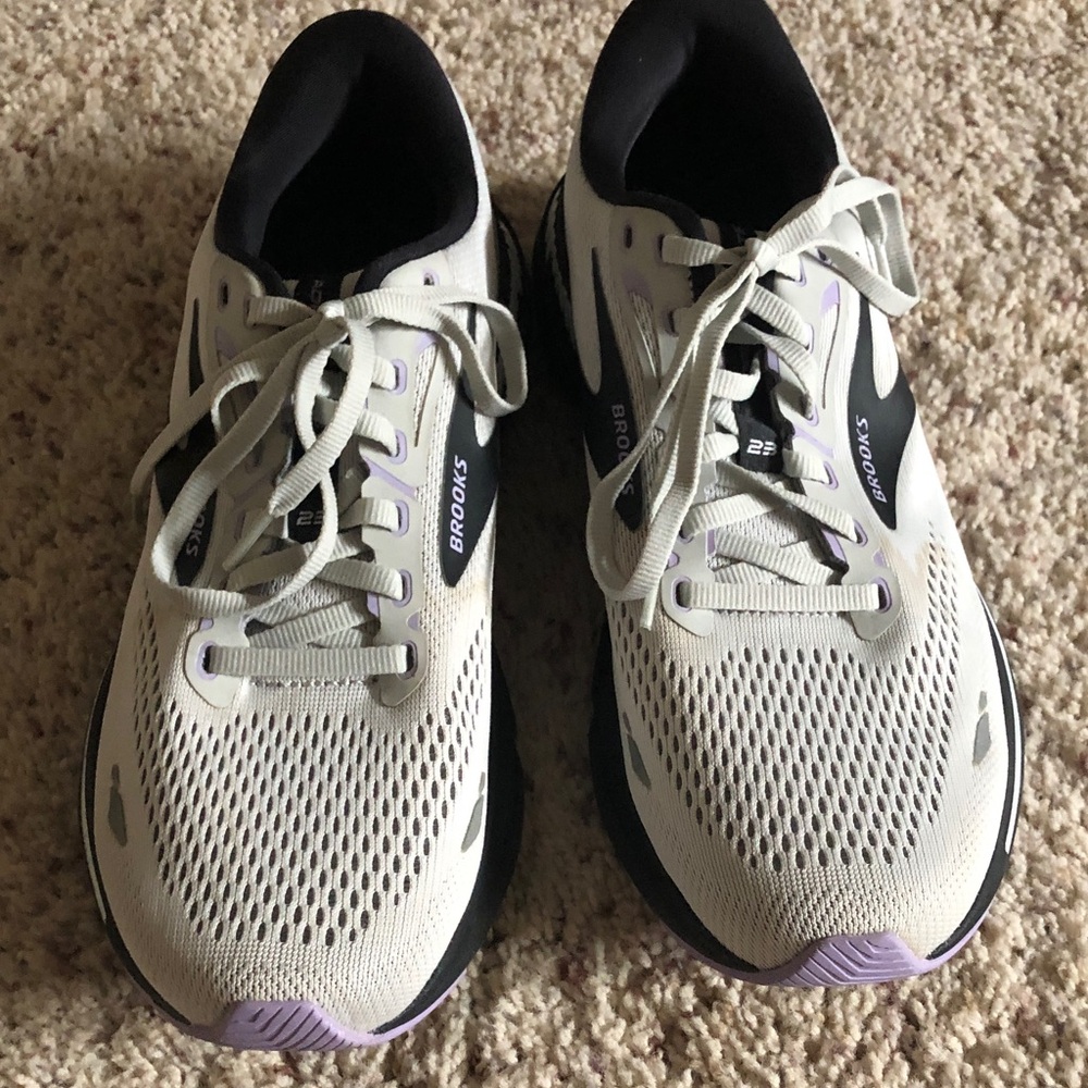 Brooks Women's Adrenaline GTS 23 White and Purple Athletic Shoes